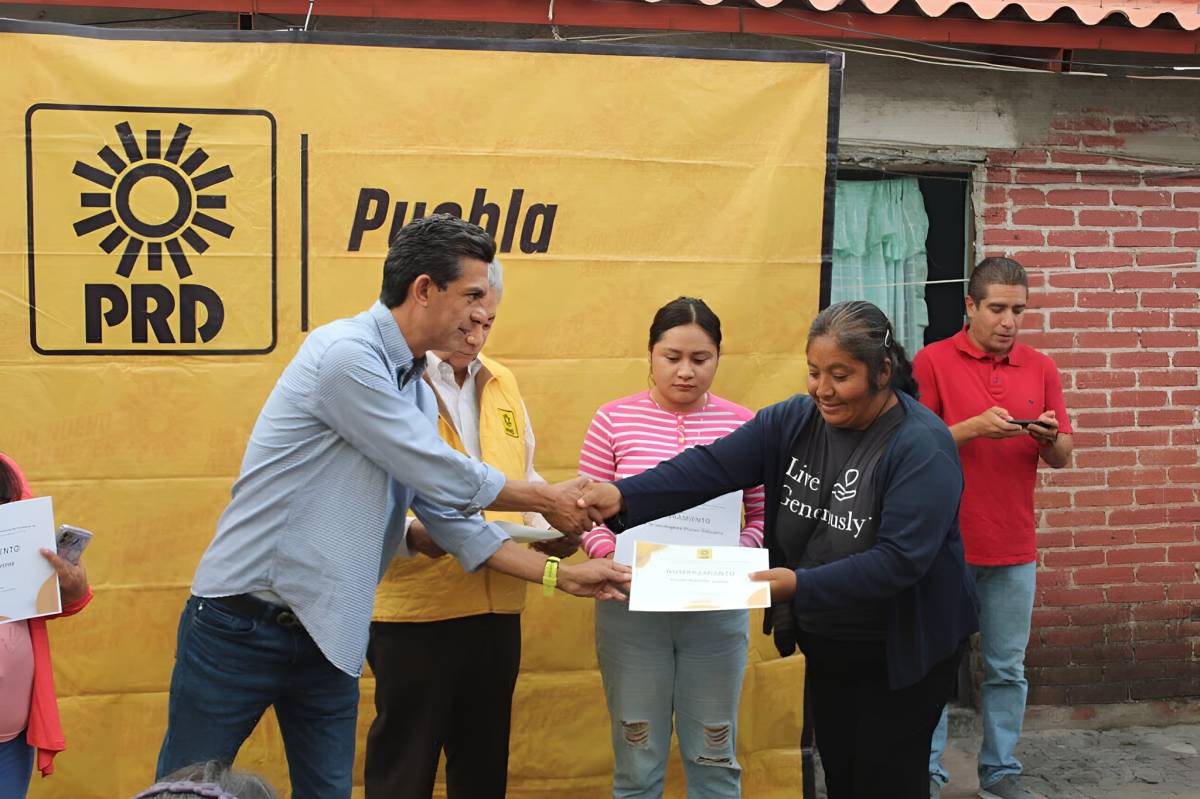 Carlos Martínez Amador presente en la Coordinación de Nueva Izquierda en La Mora, uniendo fuerzas con mujeres comprometidas por el futuro de Puebla.